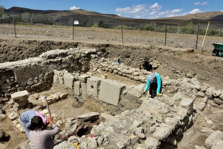 Topraktan tarih fışkırdı! Sadece 50 santim kazdılar ve... G2