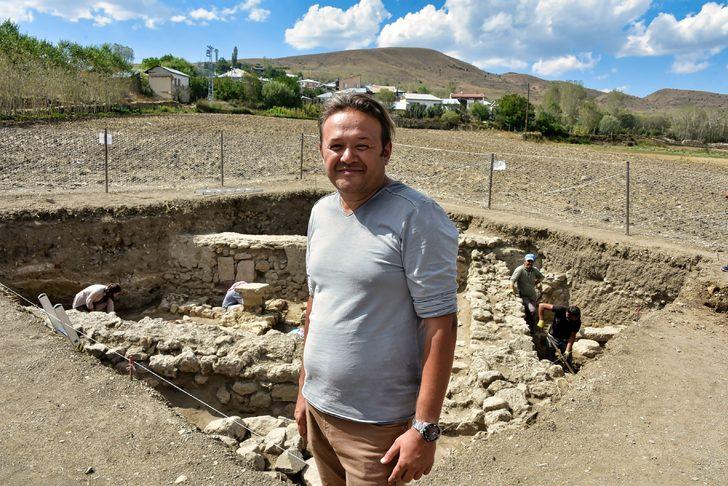 Topraktan tarih fışkırdı! Sadece 50 santim kazdılar ve... G3