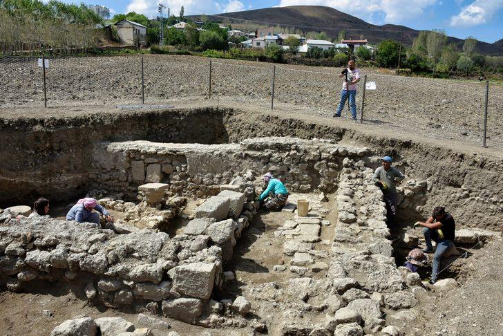 Topraktan tarih fışkırdı! Sadece 50 santim kazdılar ve... G4