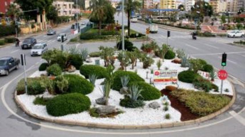 Alanya Dinek Kavşağı&rsquo;na Peyzaj D&uuml;zenlemesi