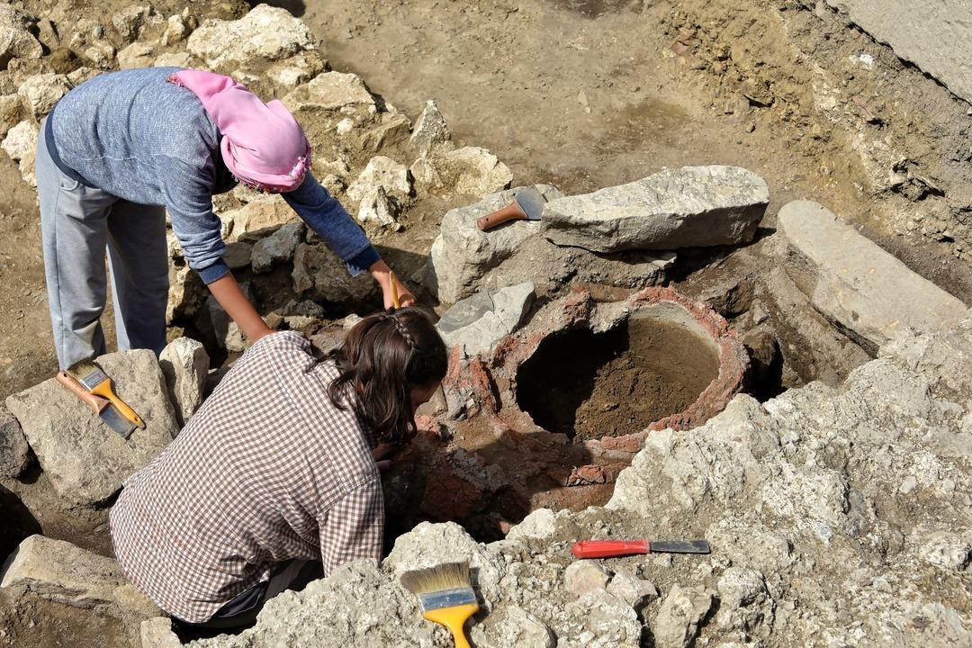 Topraktan tarih fışkırdı! Sadece 50 santim kazdılar ve...