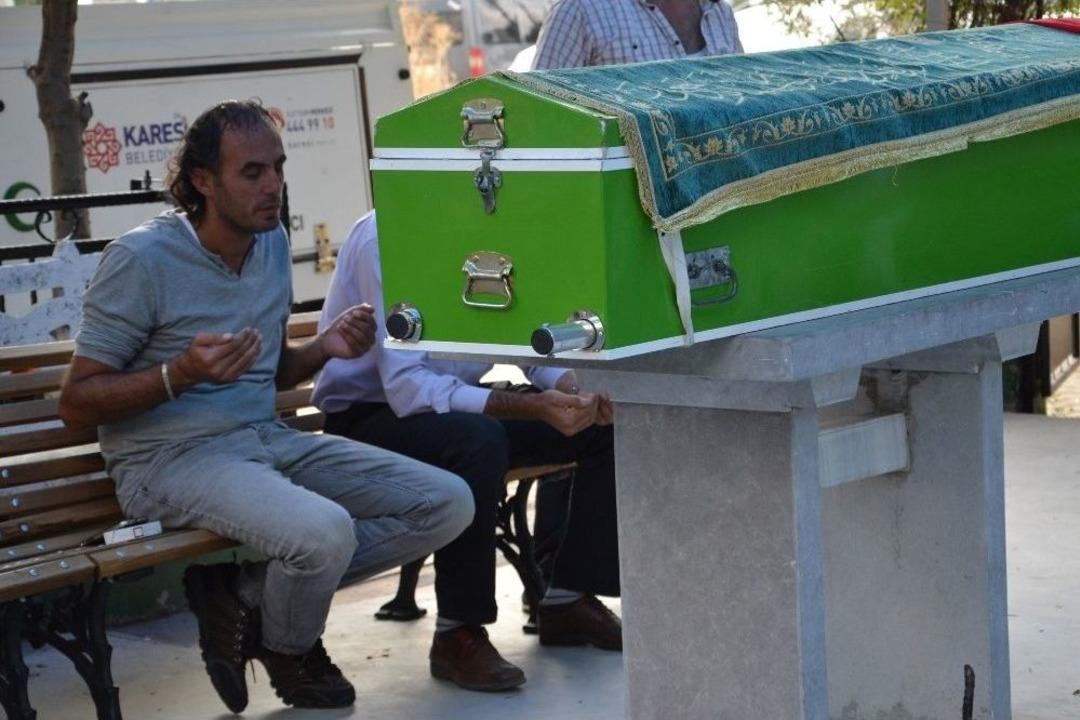 Minik Zeynep G&ouml;zyaşlarıyla Uğurlandı