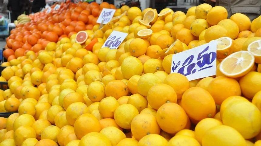 Pazar Esnafının Kar Yağışı Bekleyişi S&uuml;r&uuml;yor