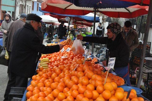 Pazar Esnafının Kar Yağışı Bekleyişi Sürüyor