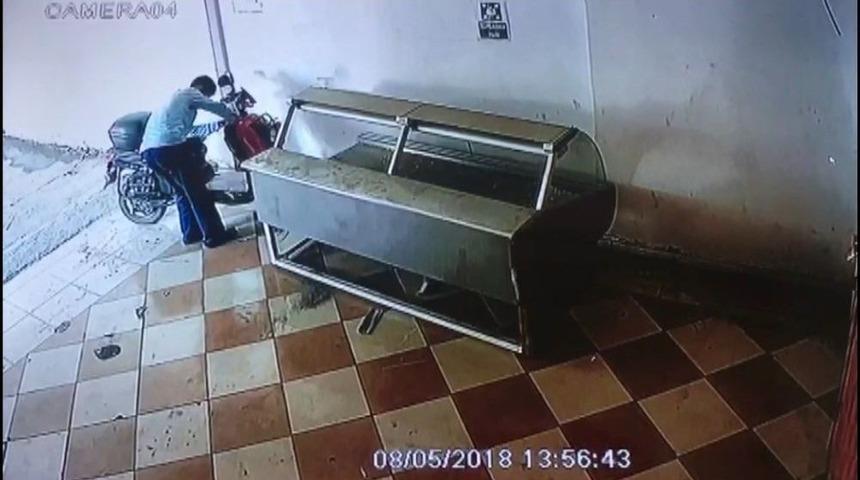 Batman’da Motosiklet Hırsızlığı Güvenlik Kamerasında