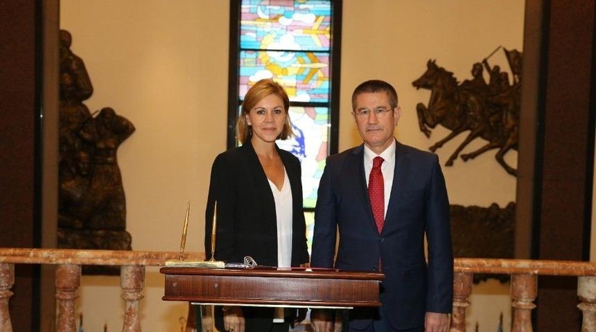 Milli Savunma Bakanı Canikli, İspanya Savunma Bakanı Garcia İle Bir Araya Geldi