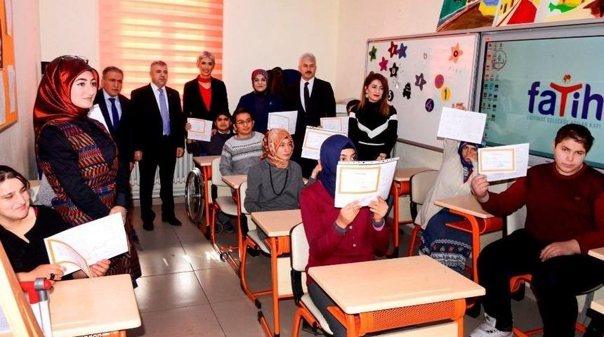 Konya&rsquo;da &Ouml;zel &Ouml;ğrencilerin Karne Heyecanı