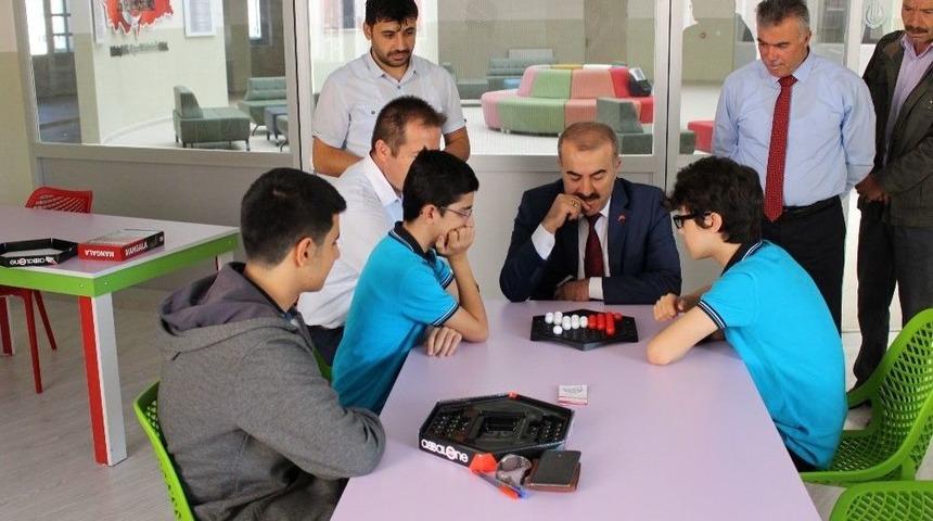 Milli Eğitim M&uuml;d&uuml;r&uuml; Demir, Recep Tayyip Erdoğan İmam Hatip Lisesi&rsquo;ni Ziyaret Etti