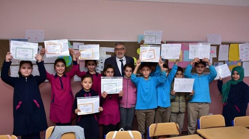 Başkan Bozkurt&rsquo;tan Karne Hediyesi