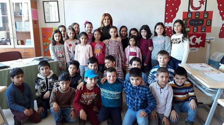 Malhun Hatun İlkokulu &Ouml;ğrencilerin Karne Sevinci