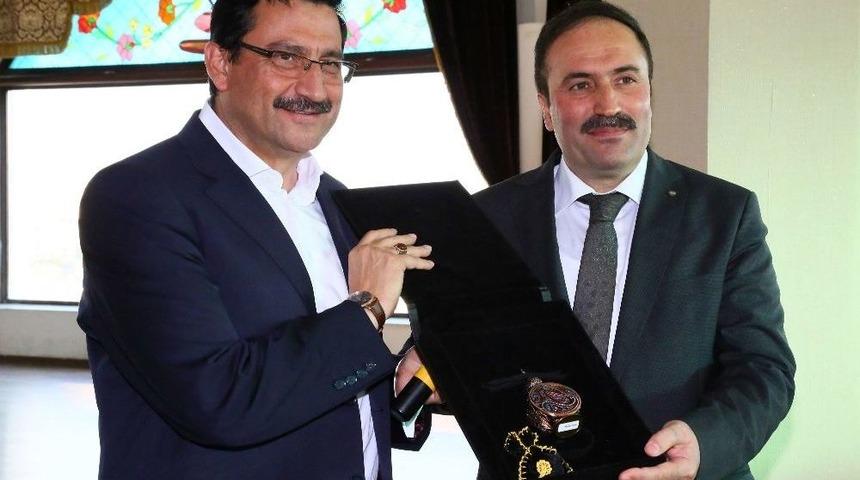 Ke&ccedil;i&ouml;ren M&uuml;ft&uuml;s&uuml; İ&ccedil;in Veda Yemeği D&uuml;zenlendi