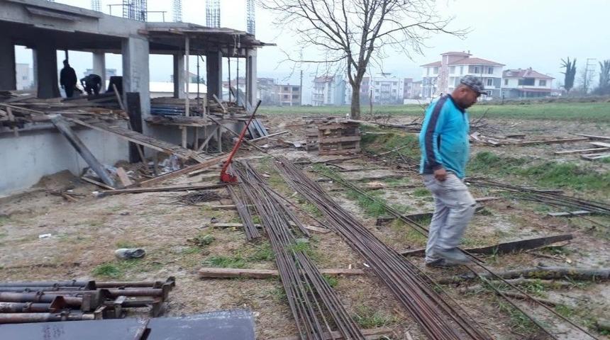 İnşaat Malzemesi &Ccedil;alan Hırsızlar Polisi Harekete Ge&ccedil;irdi