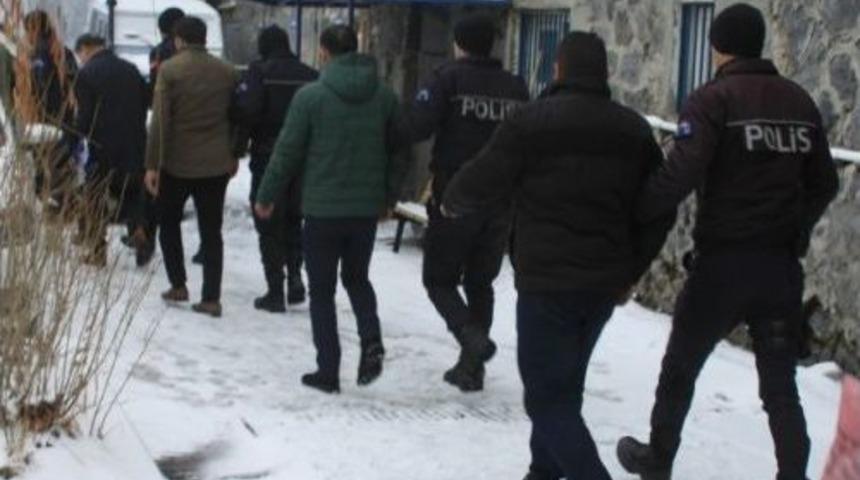 Kars&rsquo;ta, G&ouml;&ccedil;men Ka&ccedil;ak&ccedil;ılığı Operasyonu