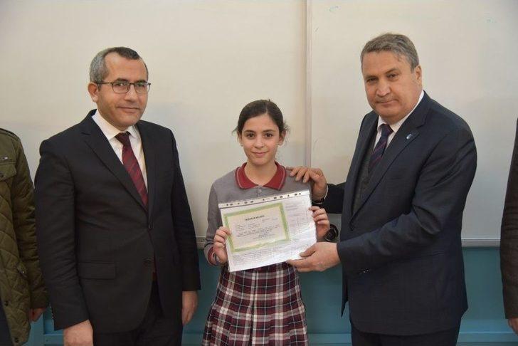 Yunusemre’den Öğrencilere Karne Hediyesi G2