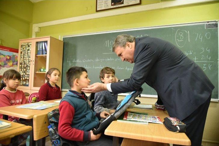 Yunusemre’den Öğrencilere Karne Hediyesi G3