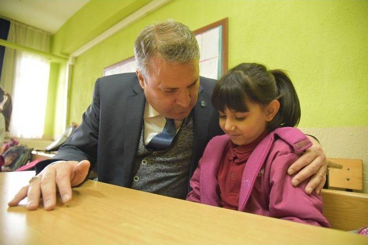 Yunusemre’den Öğrencilere Karne Hediyesi G4