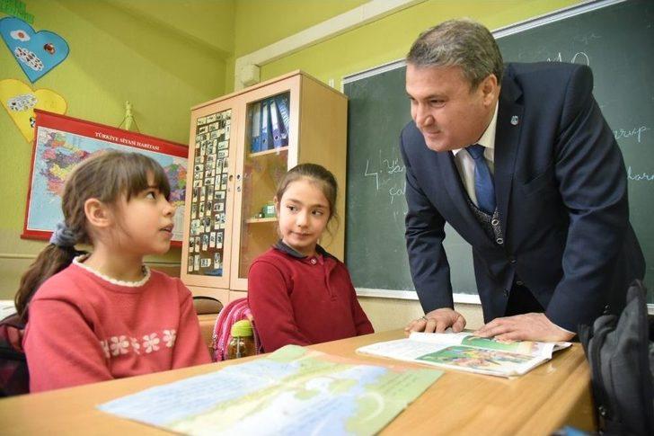 Yunusemre’den Öğrencilere Karne Hediyesi G5