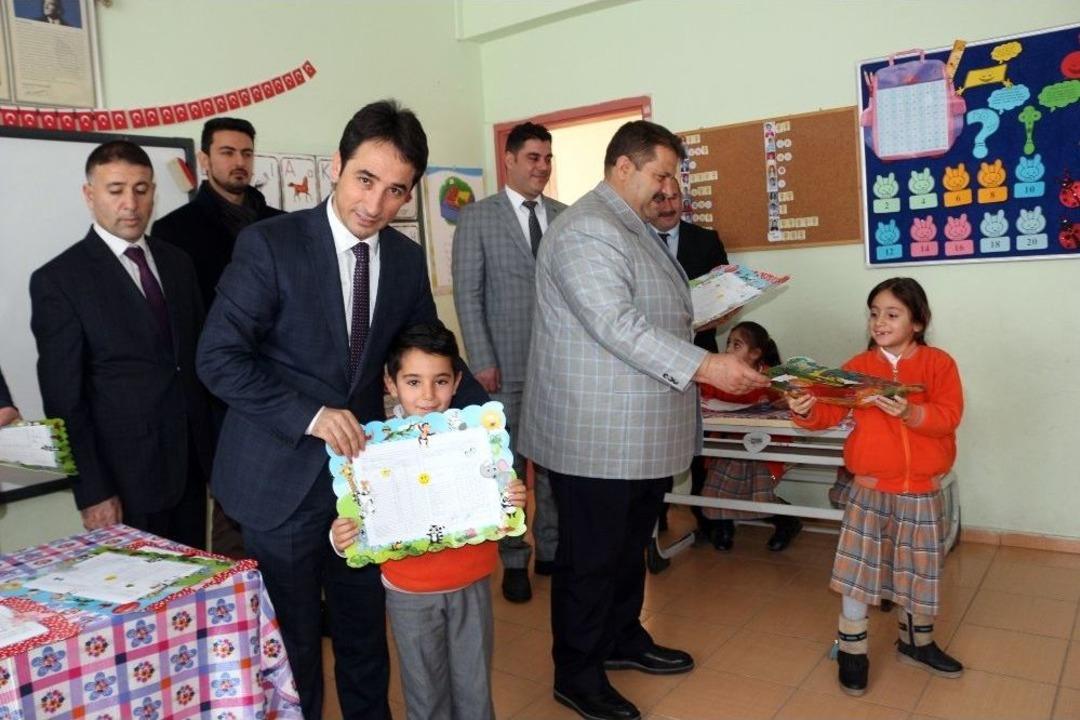 Ağrı&rsquo;da &Ouml;ğrencilerin Karne Heyecanı