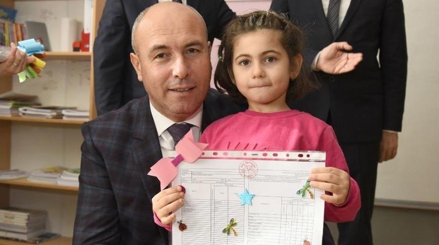 Başkan Togar, &Ouml;ğrencilere Karne Dağıttı