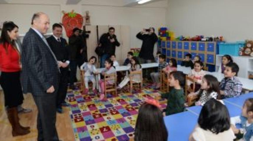 Vali Seyfettin Azizoğlu, &ldquo;tatilde &Ouml;dev Yok Ama Bol Bol Kitap Okuyun Ve Kayak Yapın&rdquo;