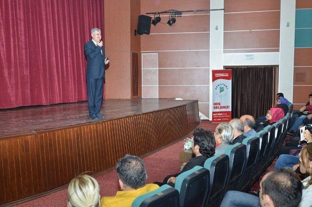 Yeşilyurt Belediyesi Tiyatrosu ‘kayıp Hayatlar’ Oyununu Sahneledi