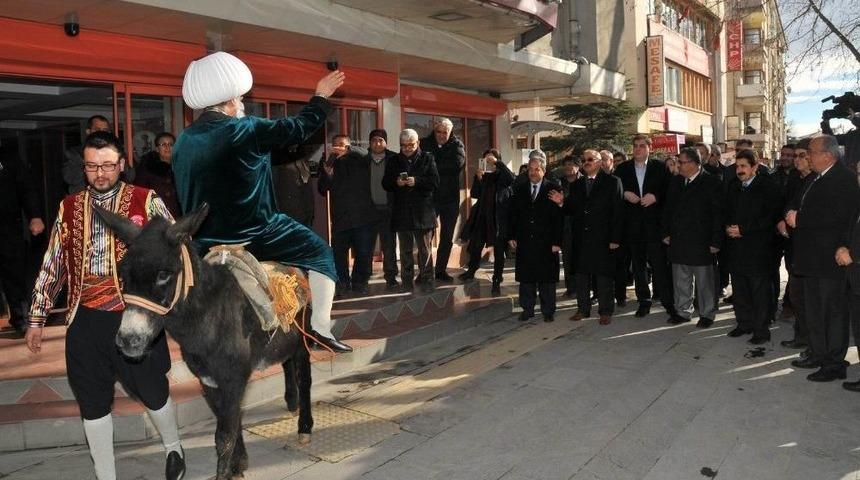 Temsili Nasreddin Hoca İstanbul&rsquo;daki Emıtt Fuarına Karaka&ccedil;an&rsquo;a Ters Binip Gitti