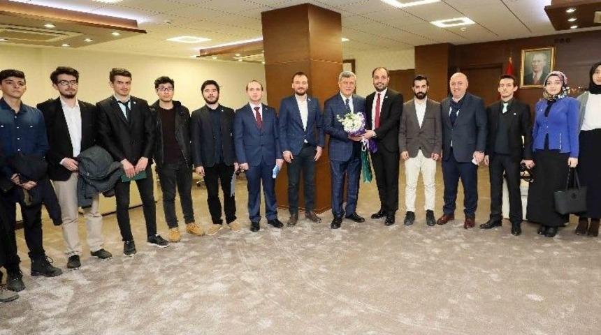 Başkan Karaosmanoğlu Yeşilay Şubesini Misafir Etti