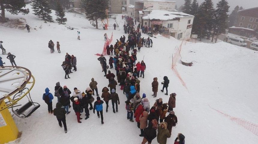 Uludağ&rsquo;da Metrelerce Telesiyej Kuyruğu