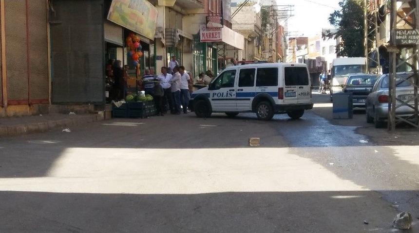 Sokak Ortasında İki Kardeşe Silahlı Saldırı: 1 &Ouml;l&uuml;, 2 Yaralı