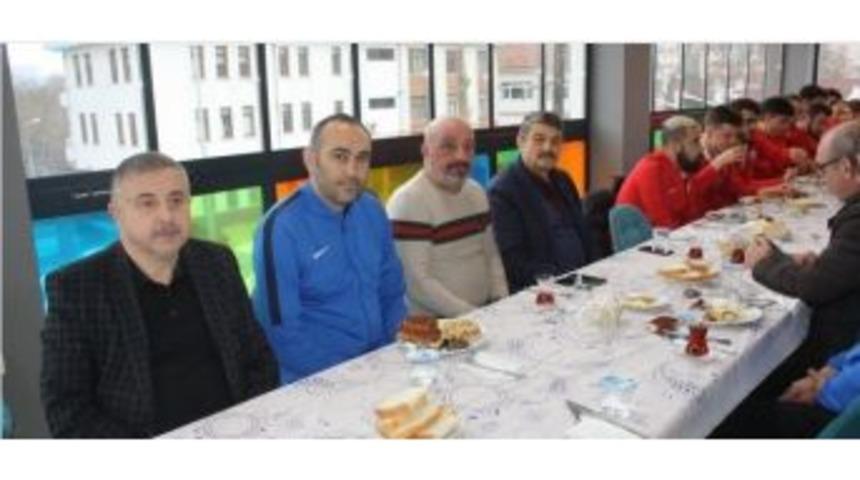 Başkan Akın, Bartınspor Yönetimi Ve Futbolcularıyla Kahvaltıda Buluştu