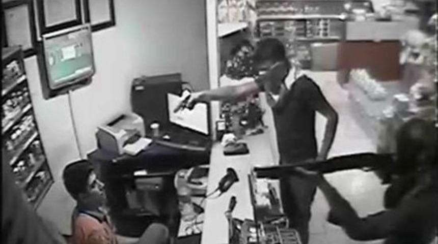 Akaryakıt İstasyonu Soyguncuları Yakalandı