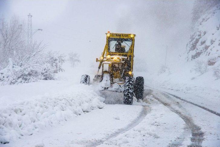 Karda Mahsur Kalan Öğretmenler Kurtarıldı G1