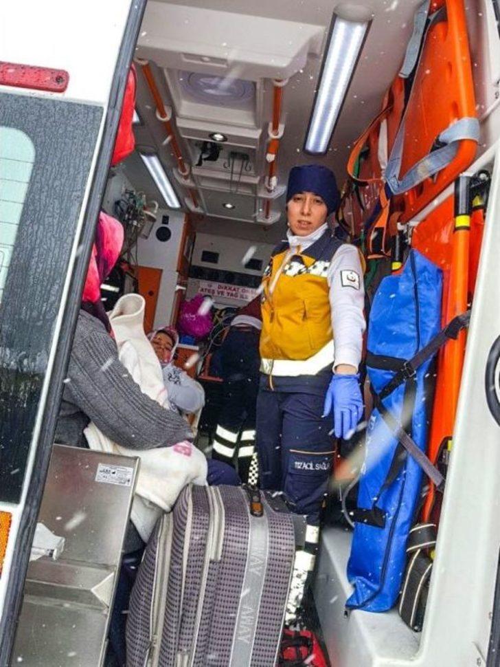 Karda Mahsur Kalan Öğretmenler Kurtarıldı G5