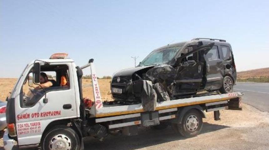 Gaziantep'te 2 Ara&ccedil; &Ccedil;arpıştı, S&uuml;r&uuml;c&uuml;ler Yaralandı