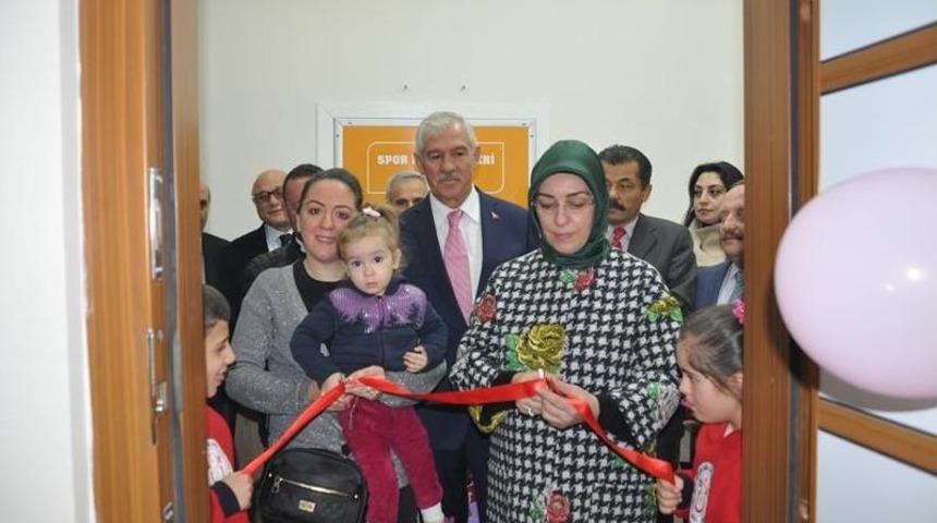 Neşe Özhaseki Karne Dağıttı