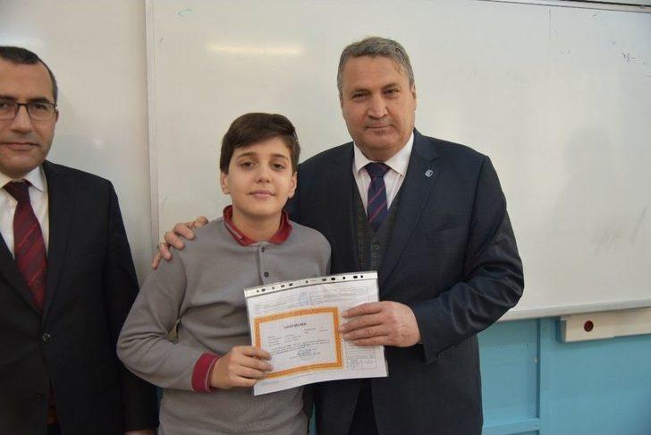 Yunusemre’den Öğrencilere Karne Hediyesi G1