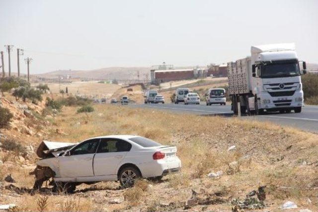 Gaziantep'te 2 Araç Çarpıştı, Sürücüler Yaralandı