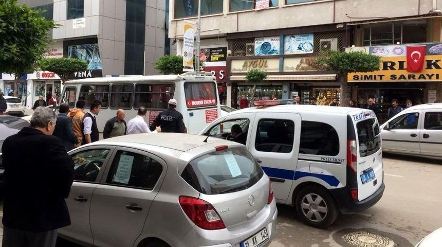 Trafik Polisi Minib&uuml;se &Ccedil;arptı