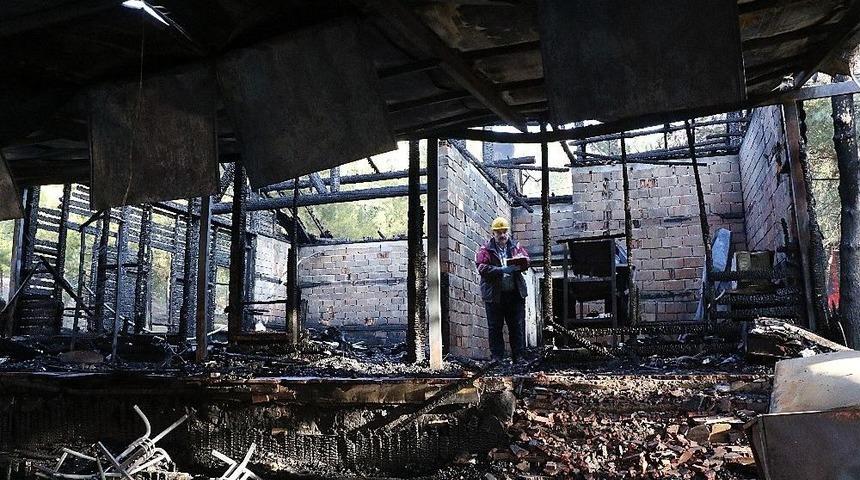 Yangın Sonrası Kır Lokantasından Geriye İskeleti Kaldı