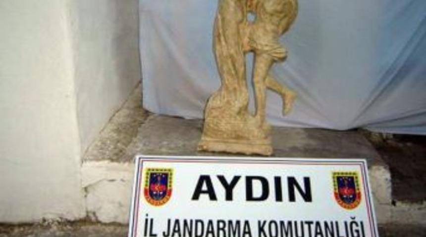 Ş&uuml;pheli &Ccedil;antadan Tarihi Heykel &Ccedil;ıktı