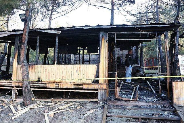 Yangın Sonrası Kır Lokantasından Geriye İskeleti Kaldı