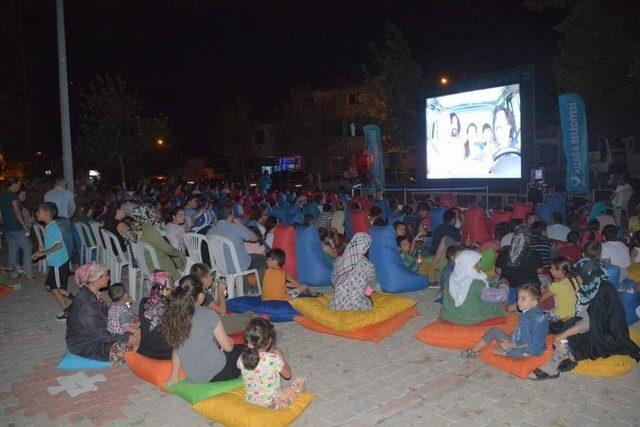 Aliağa’da Yaz Sinema Günleri Yoğun İlgi