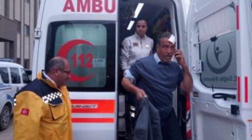 Kahta İl&ccedil;esinde Trafik Kazası: 4 Yaralı