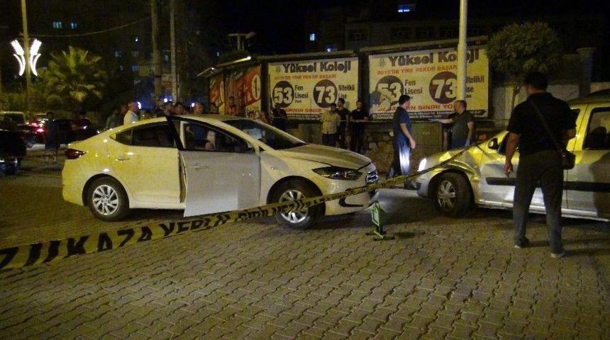Polisin &rsquo;dur&rsquo; İhtarına Uymayan Otomobilden Kuru Sıkı Tabanca &Ccedil;ıktı