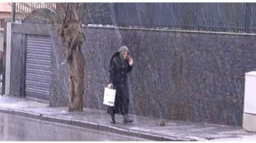 İstanbul&rsquo;da Kar Yağışı
