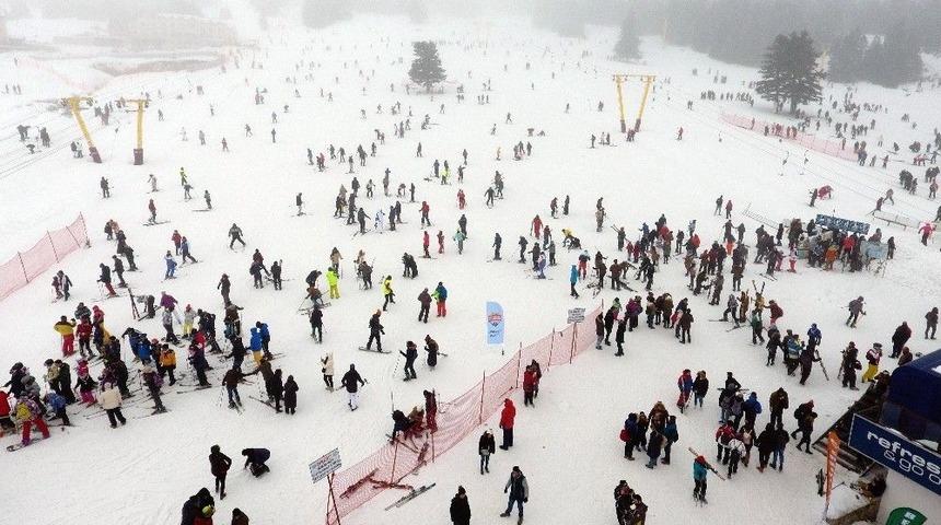 Uludağ&rsquo;da Adım Atacak Yer Kalmadı