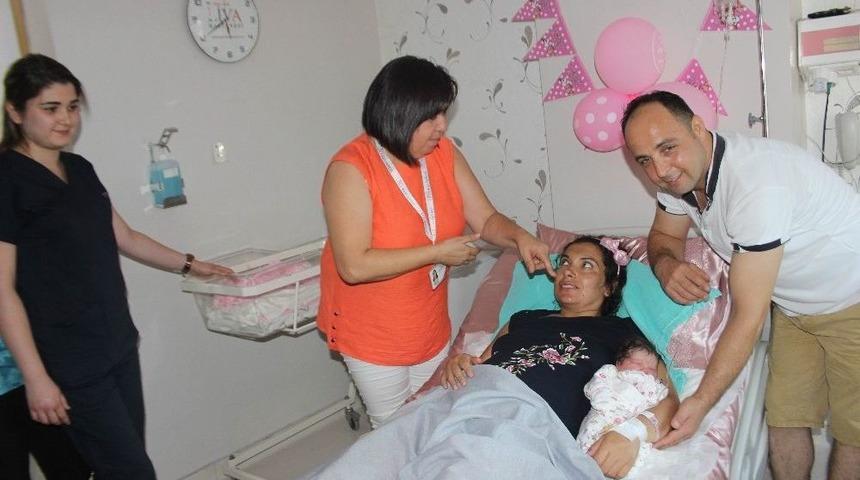 Ceren Bebek Rehber Eşliğinde D&uuml;nyaya Geldi