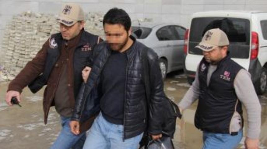 Fet&ouml;&rsquo;den Aranan &Ouml;ğretmen Apartmanın &Ccedil;atı Katındaki Havalandırma Boşluğunda Yakalandı