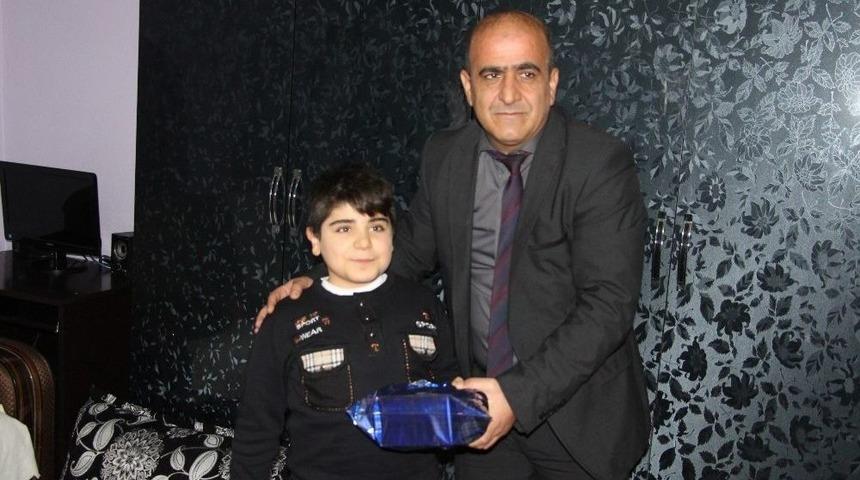 Bedensel Engelli &Ouml;ğrencinin Karnesi Evinde Verildi