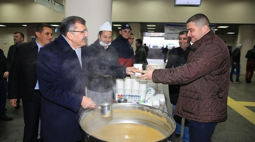 Marmaray Yolcuları &Ccedil;orbayla İşe Uğurlanacak